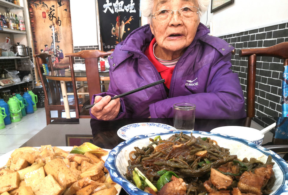 2019年春节，自驾遛狗下饭馆