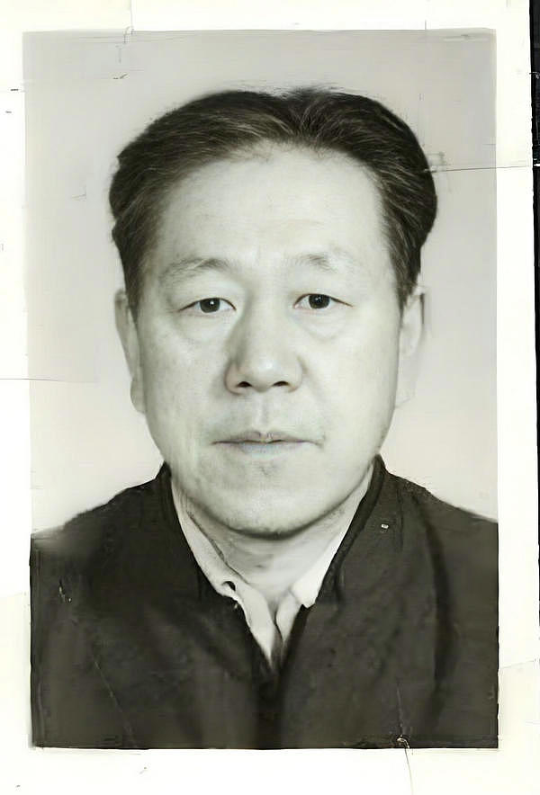 老爹的证件照 1986