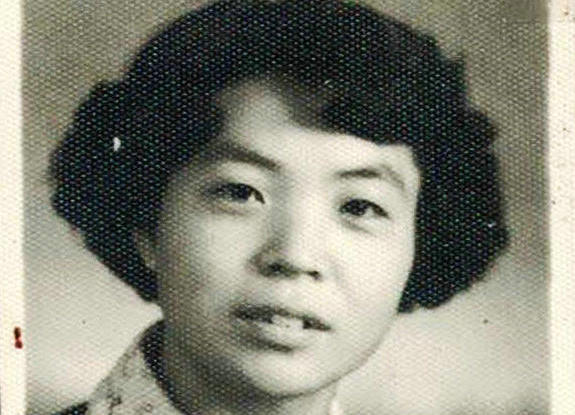 翻领的个人艺术照 1955