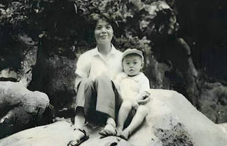 杭州西湖的溪边小照 1970