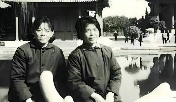 陕西临潼华清池留影 1976