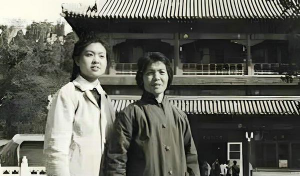 北京景山公园留影 1978