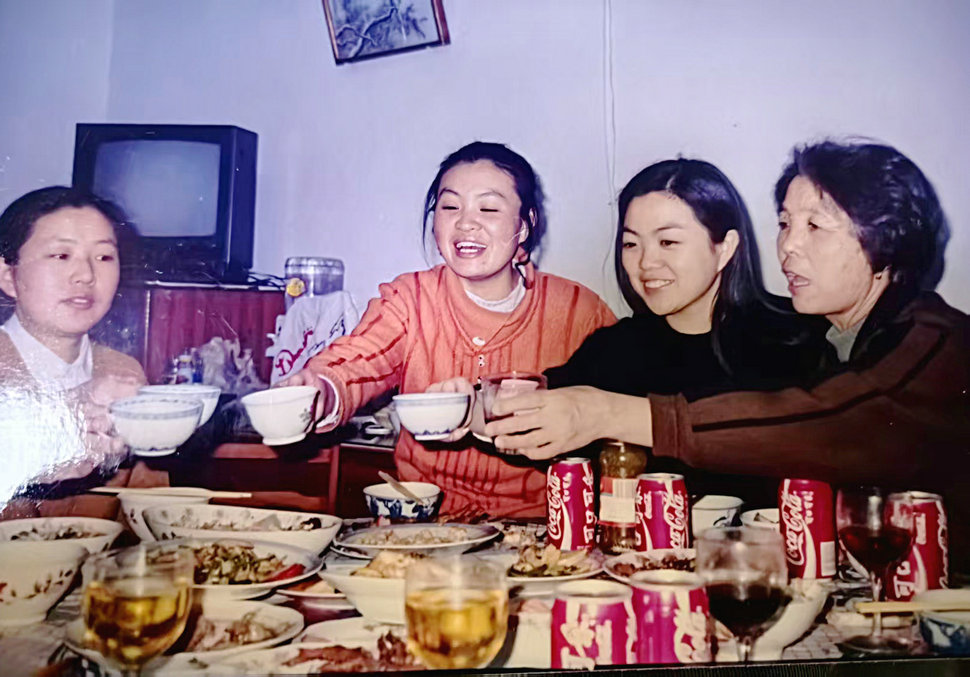 哈尔滨 和三个女儿的家庭聚餐 1992