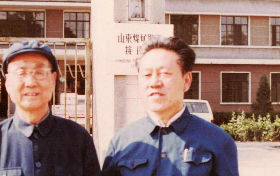 与航空部财会司周晓光司长合影 1984