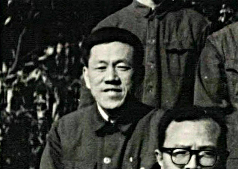 南昌航院内的同事合影 1978