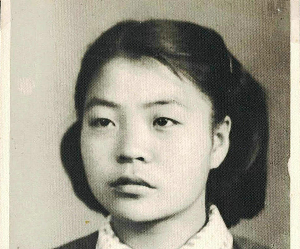 小翻领、英气逼人的证件照，1957