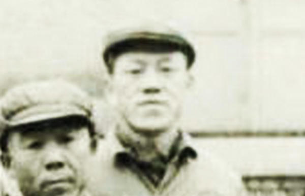 昌河五七农场和军代表合影 1972