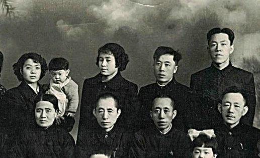 春节的三代同堂照 1958