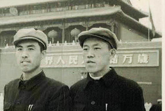 北京天安门前合影留念 1957