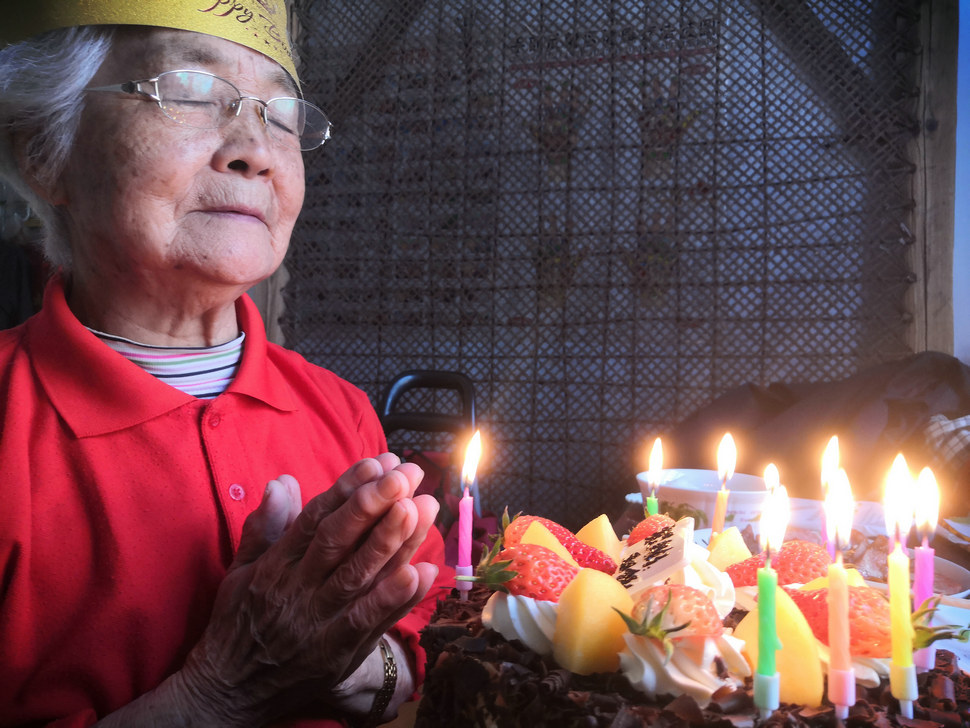 86岁生日在家和儿子迎接疫情 2020