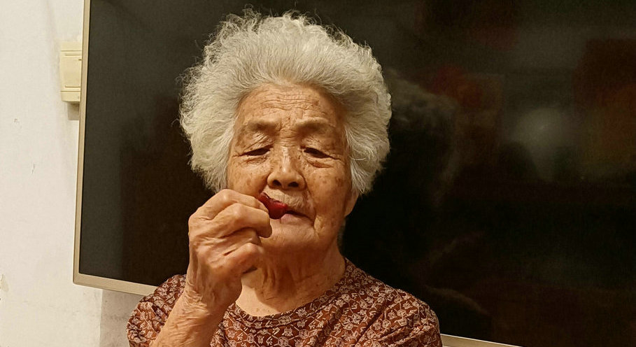 尝着儿子送回来的智利车厘子 2021年2月23日